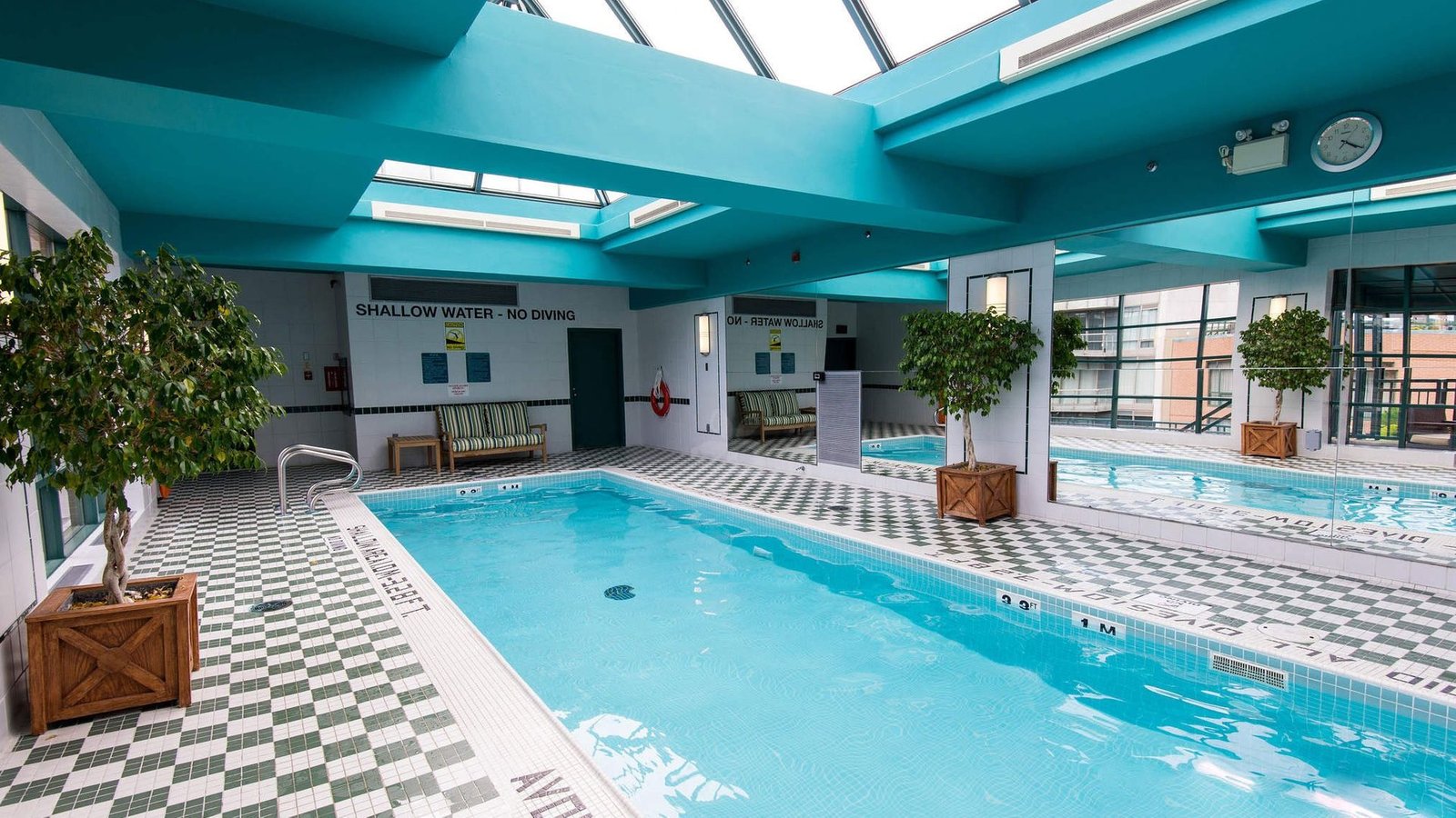 The Yorkville Royal Sonesta Hotel Toronto, the pool
