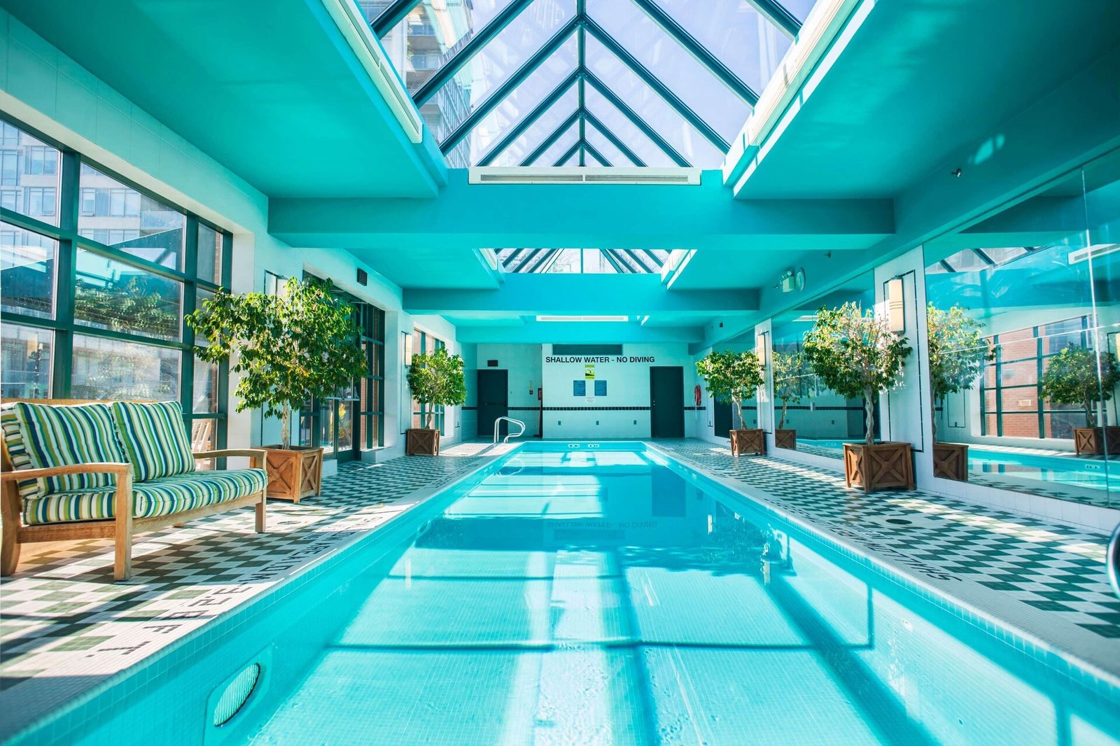 The Yorkville Royal Sonesta Hotel Toronto, the pool