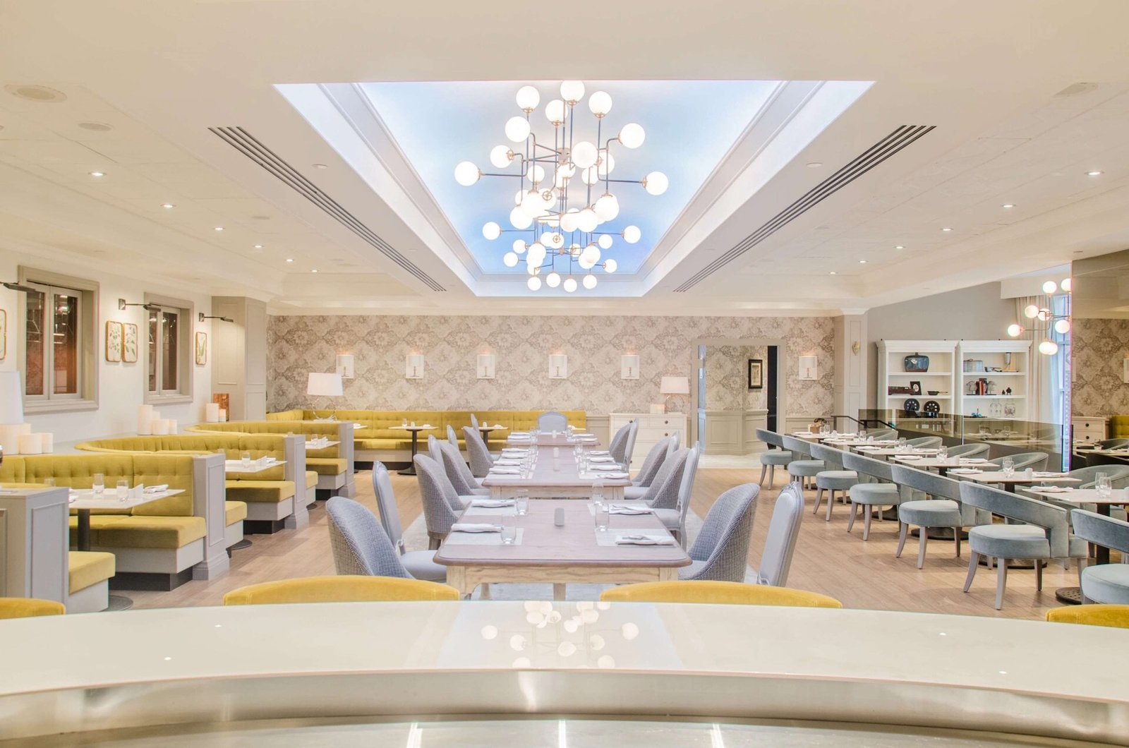 The Yorkville Royal Sonesta Hotel Toronto, signatures restaurant