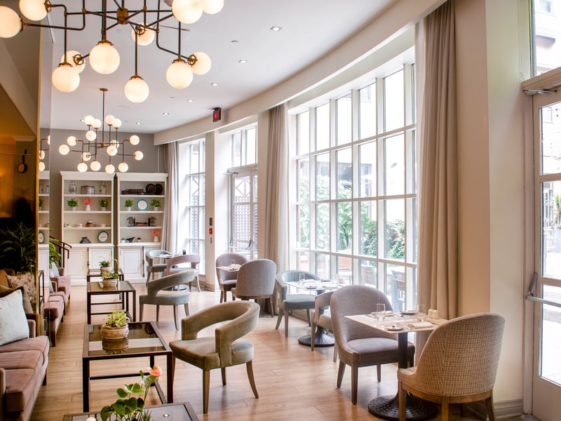 The Yorkville Royal Sonesta Hotel Toronto, signatures restaurant