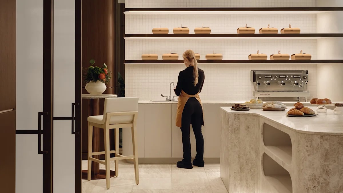 Vogue Hotel Montreal Downtown, Curio Collection by Hilton, at the table