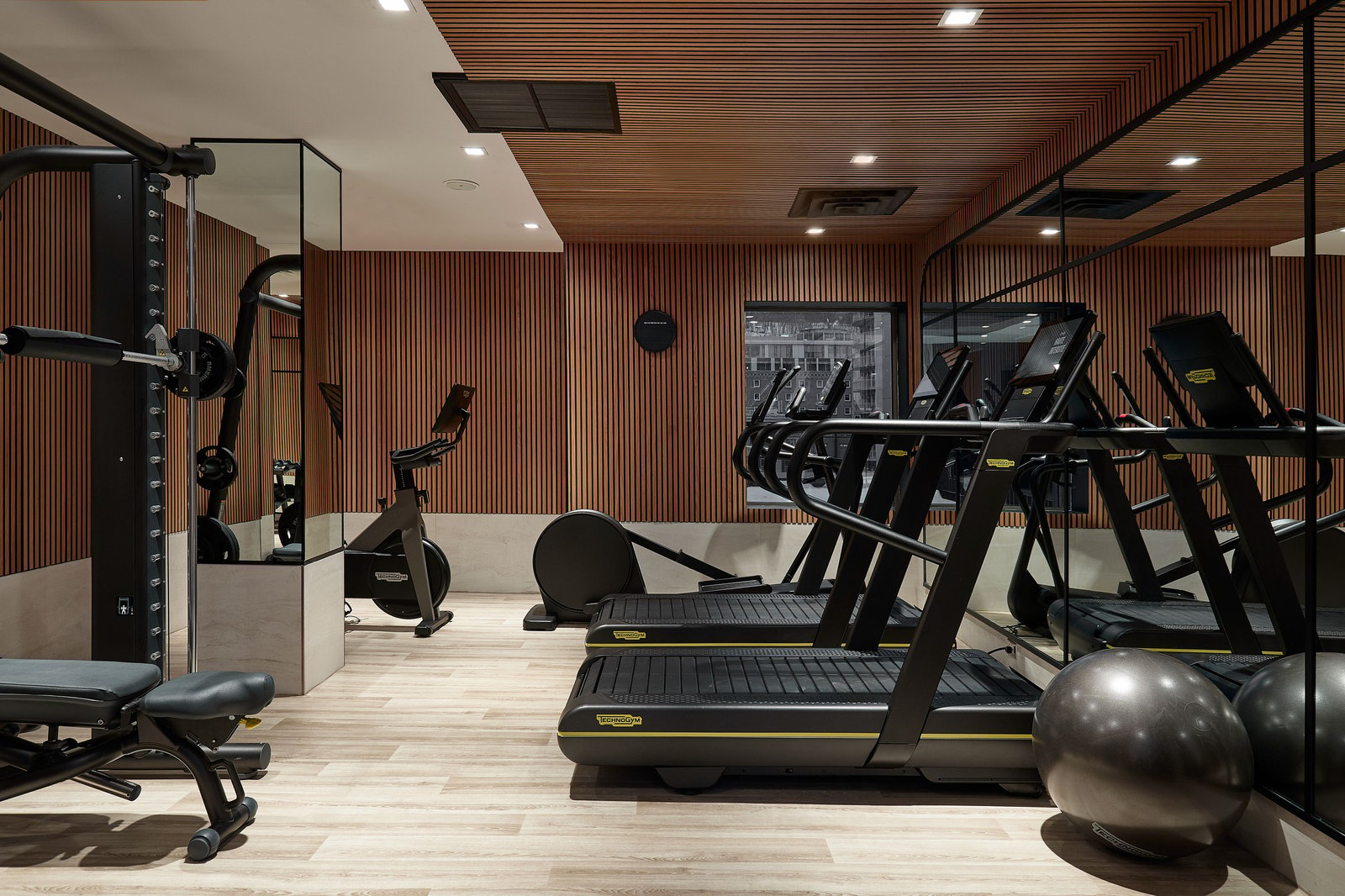 Vogue Hotel Montreal Downtown, Curio Collection by Hilton