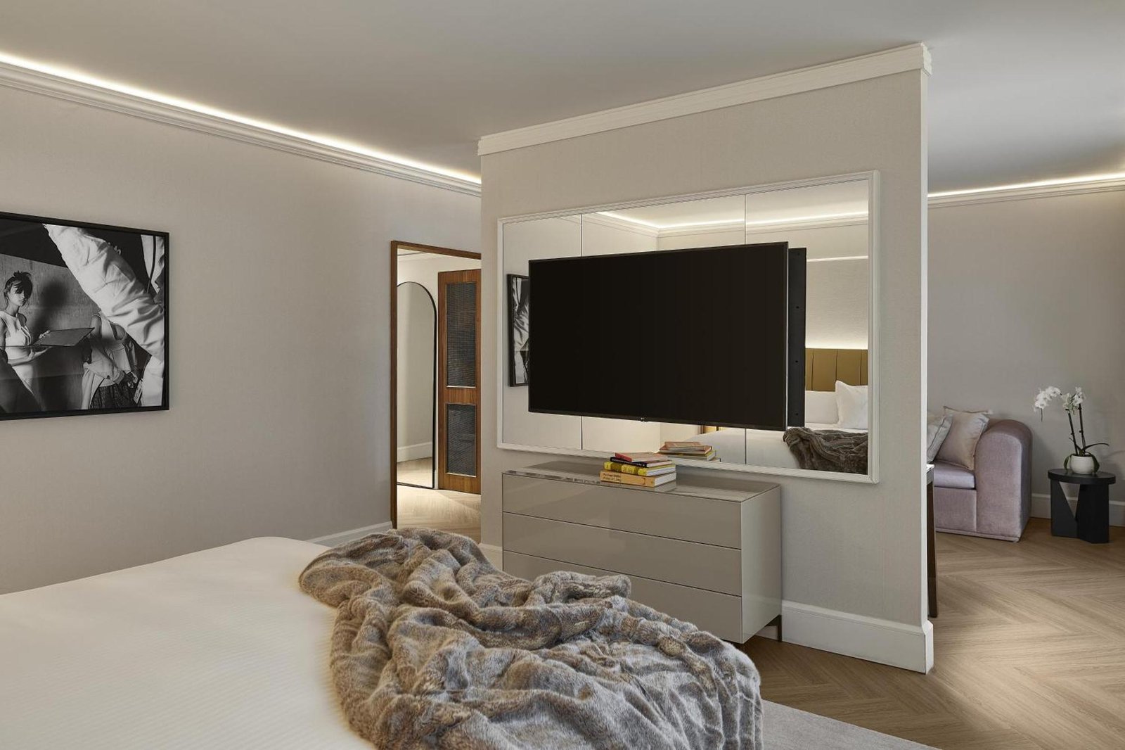 Vogue Hotel Montreal Downtown, Curio Collection by Hilton