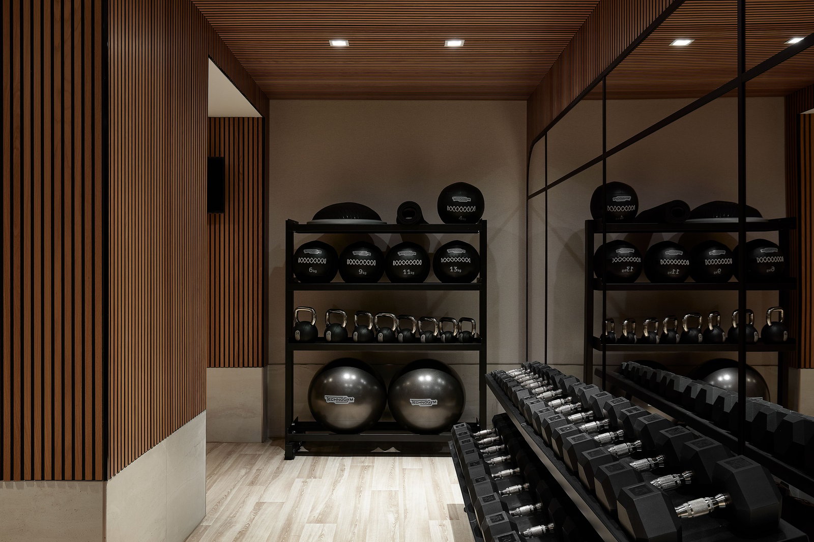 Vogue Hotel Montreal Downtown, Curio Collection by Hilton