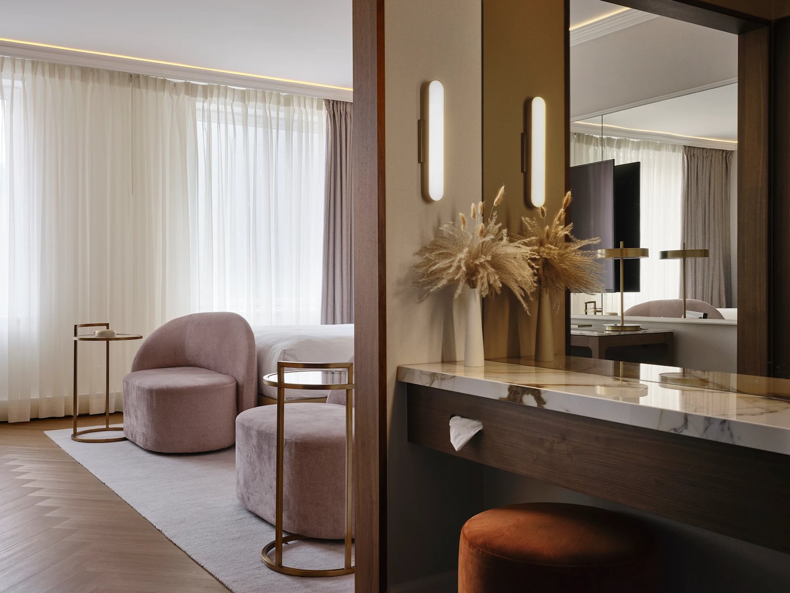 Vogue Hotel Montreal Downtown, Curio Collection by Hilton, rooms