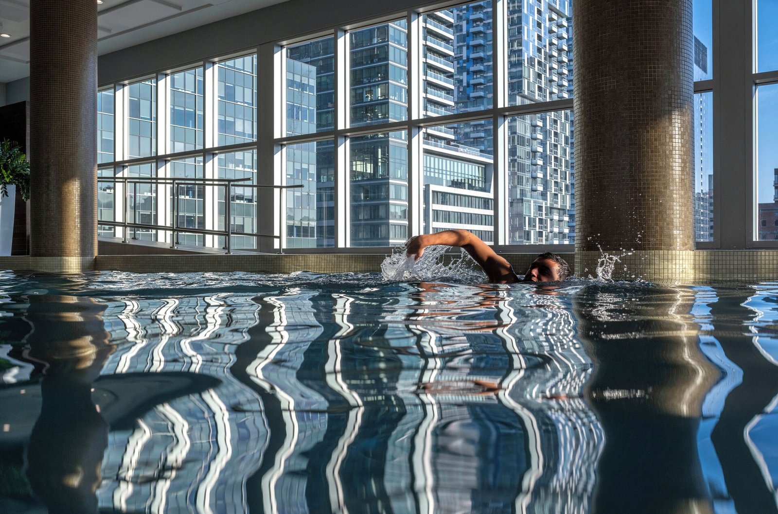 Warwick Le Crystal, the pool
