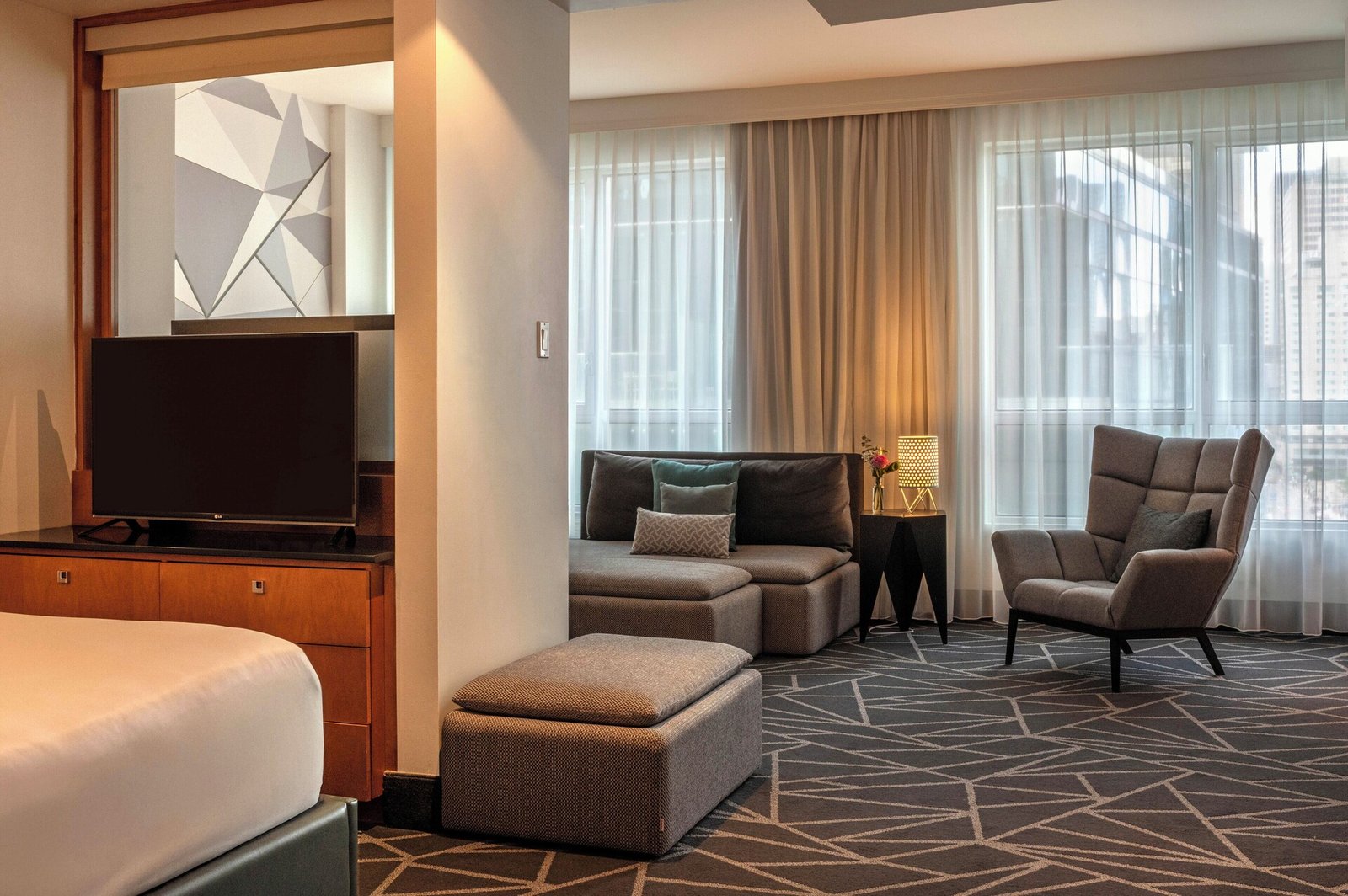 Warwick Le Crystal, rooms