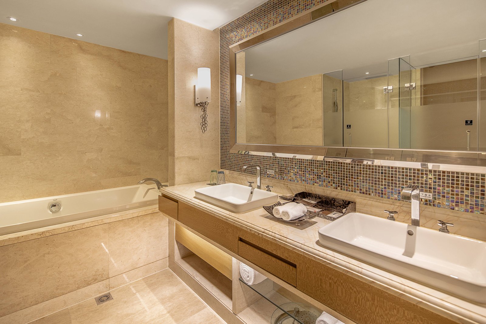 Renaissance Chengdu Hotel — rooms
