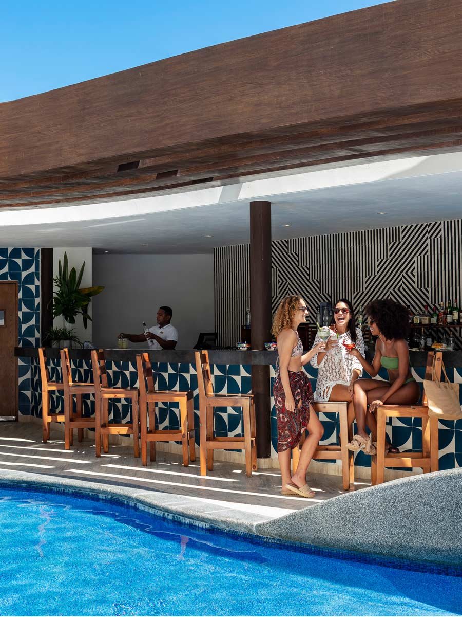 Corazón Cabo Resort & Spa, pool grill bar & wet bar