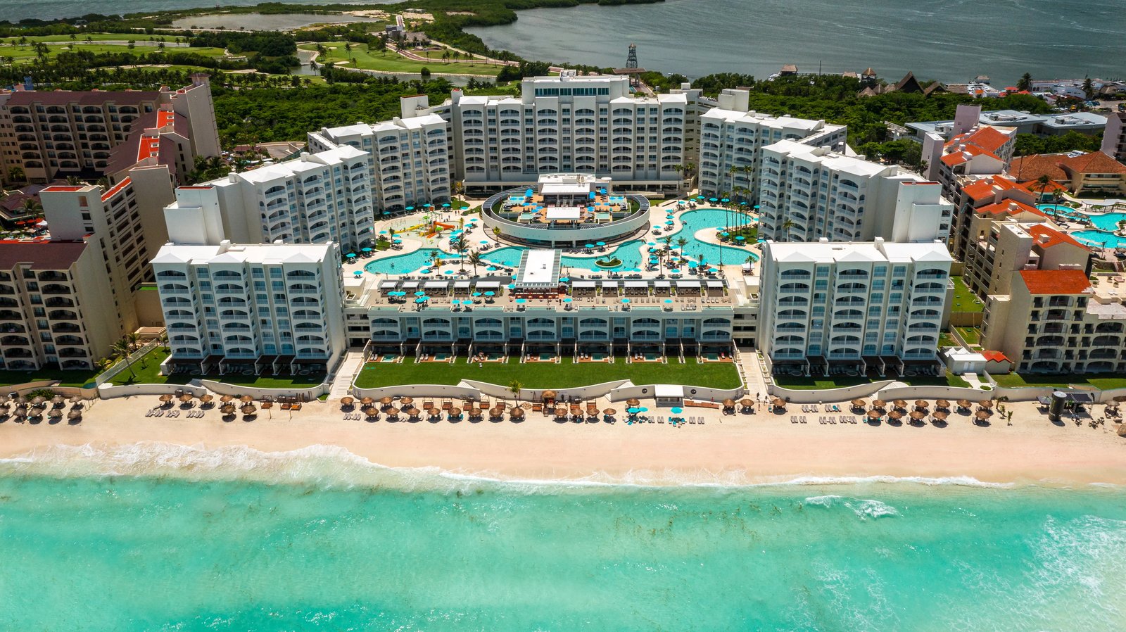 Hilton Cancun Mar Caribe All-Inclusive Resort, the pool