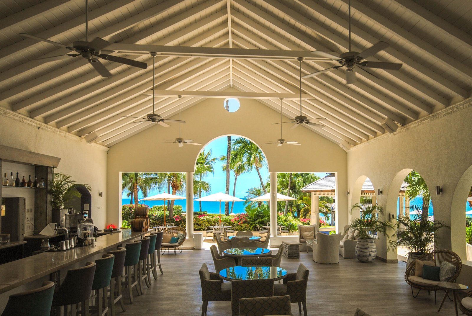 Blue Waters Resort and Spa, pelican bar