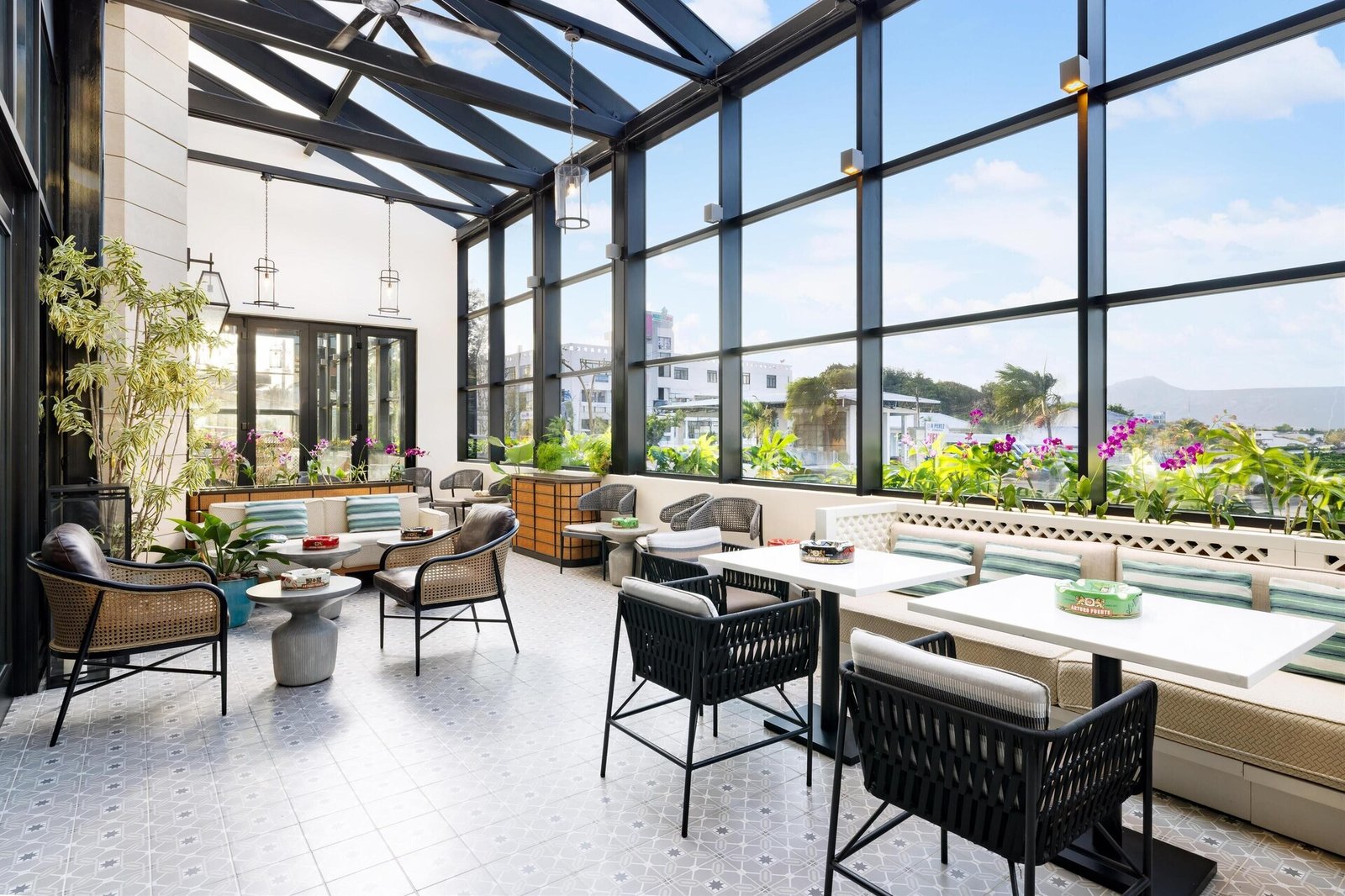 Hotel Santiago, Curio Collection by Hilton, at the table