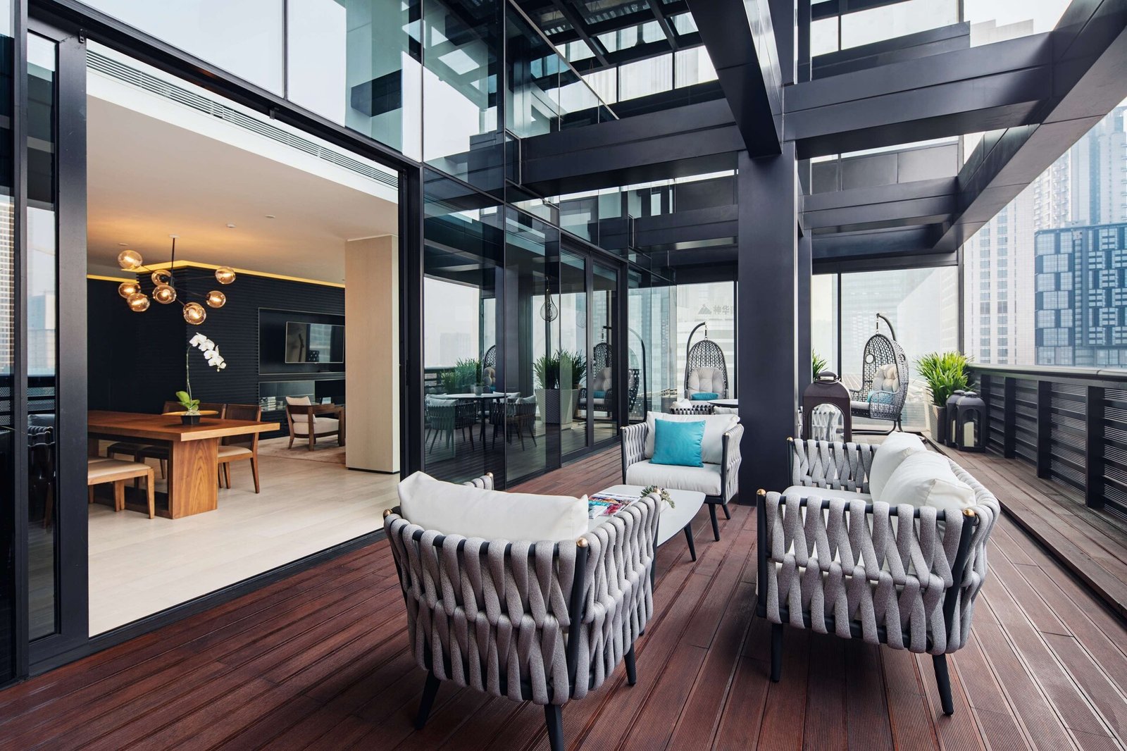 Upper House — vibe