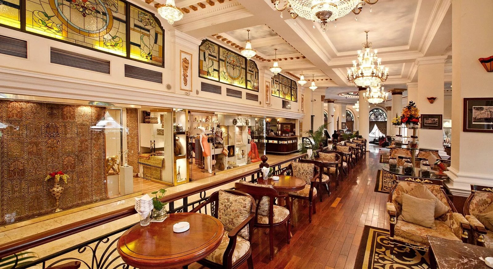 Hotel Majestic Saigon, at the table