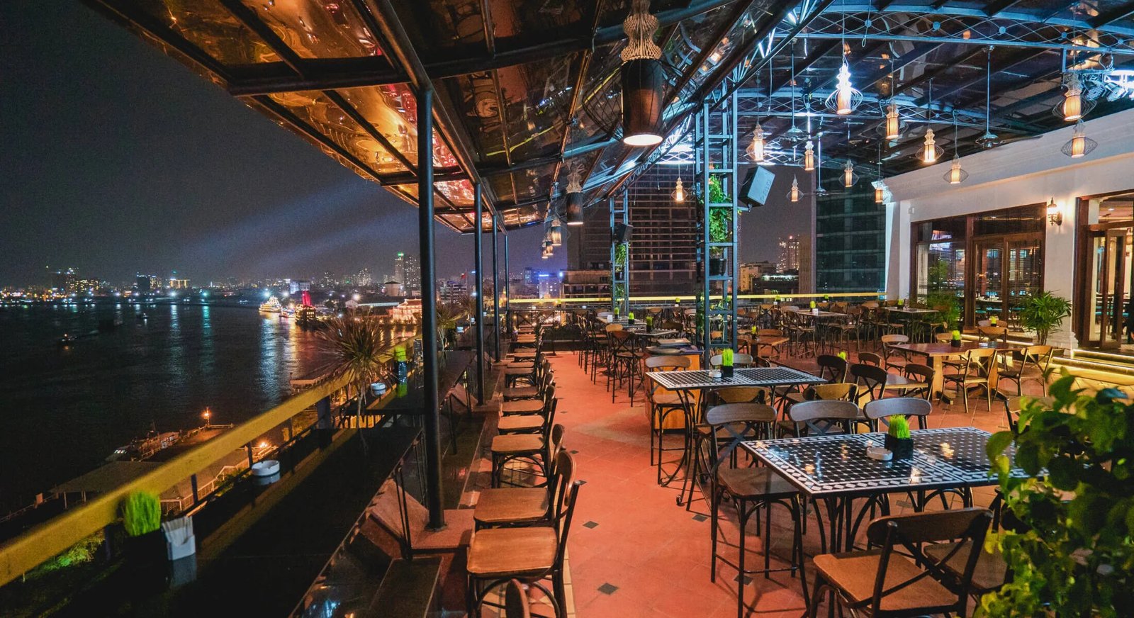 Hotel Majestic Saigon — eat & drink