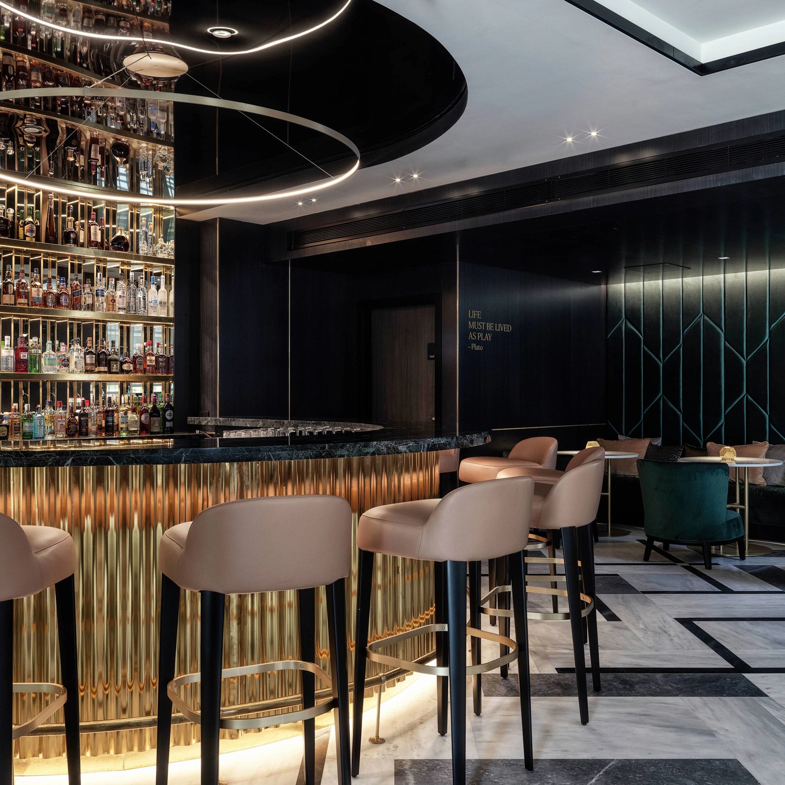Academias Hotel, Autograph Collection, at the table