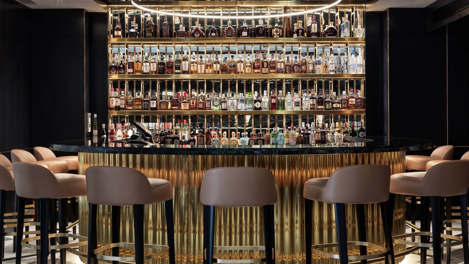 Academias Hotel, Autograph Collection, at the table