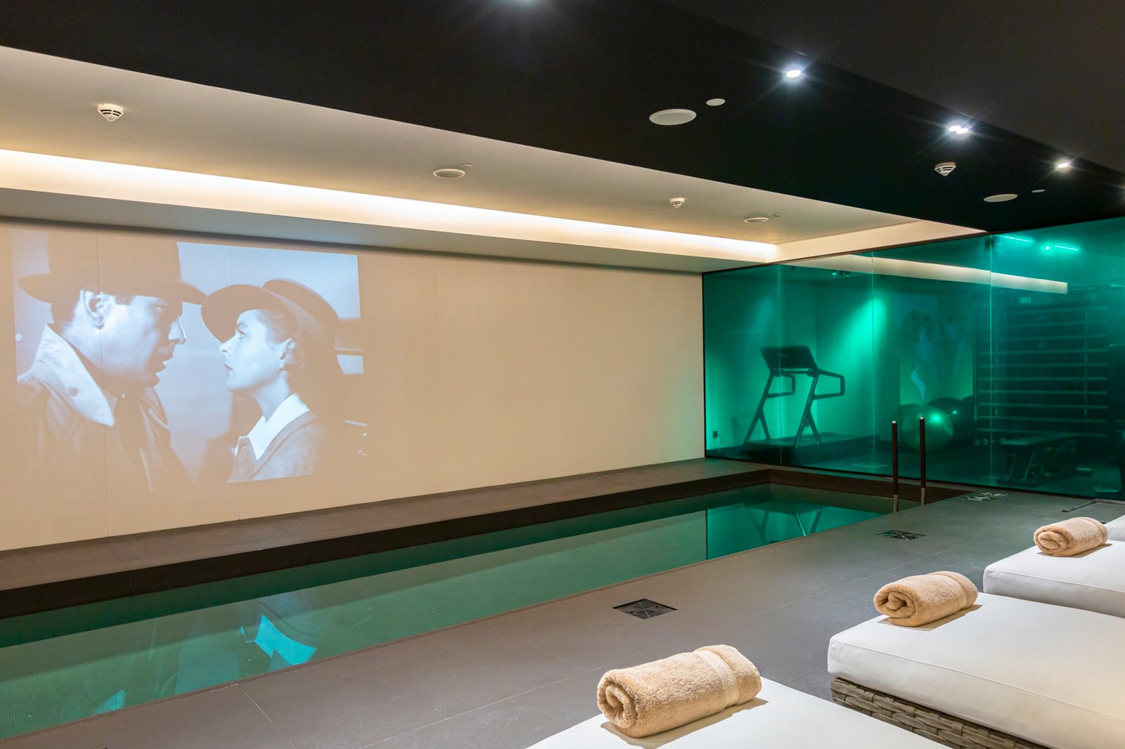 Academias Hotel, Autograph Collection, the pool
