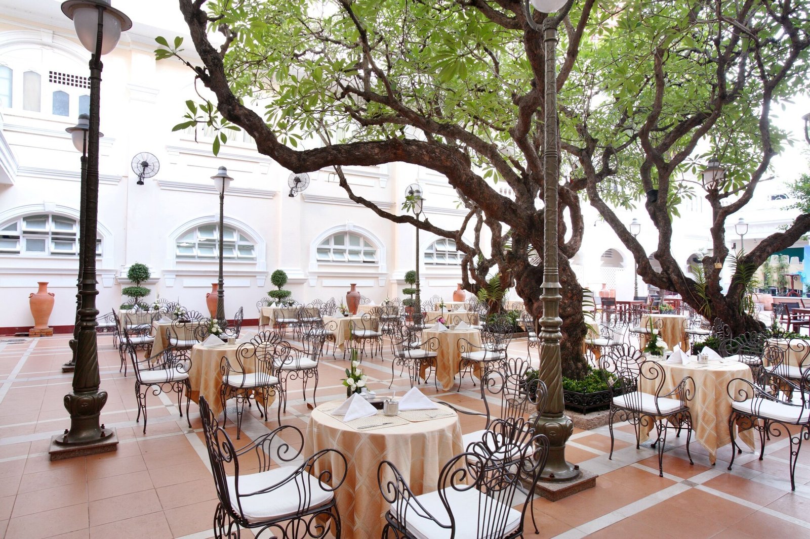 Hotel Continental Saigon — vibe