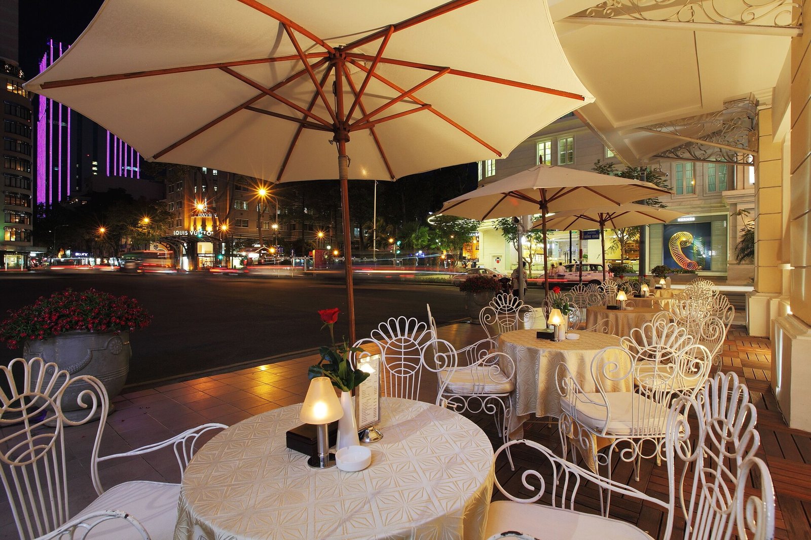 Hotel Continental Saigon — eat & drink