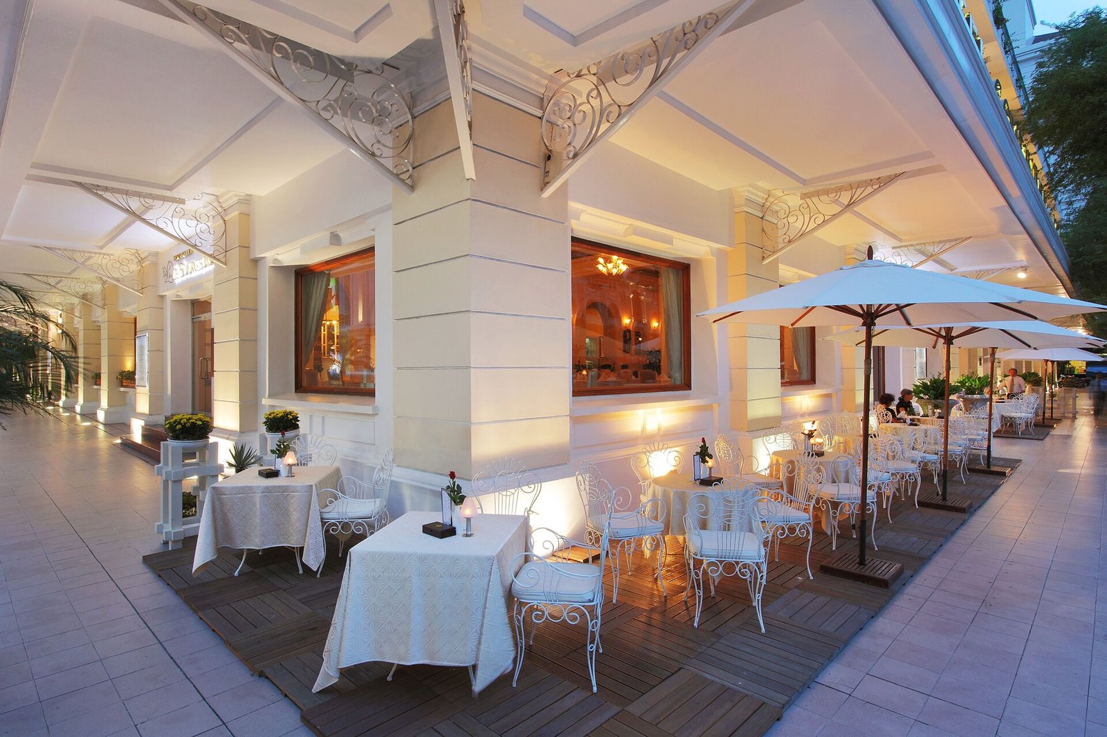 Hotel Continental Saigon — eat & drink