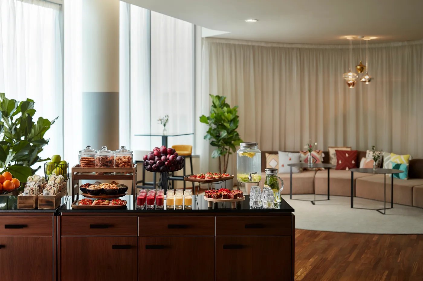 Hotel Avani Frankfurt City, at the table