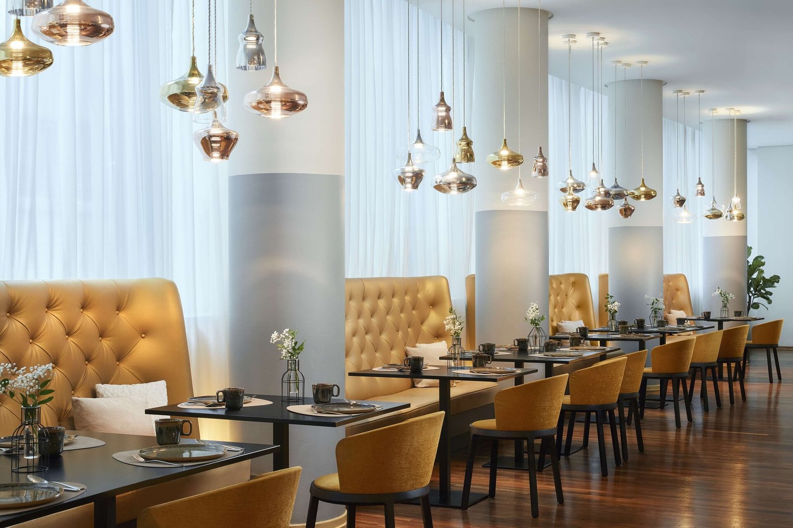 Hotel Avani Frankfurt City, at the table