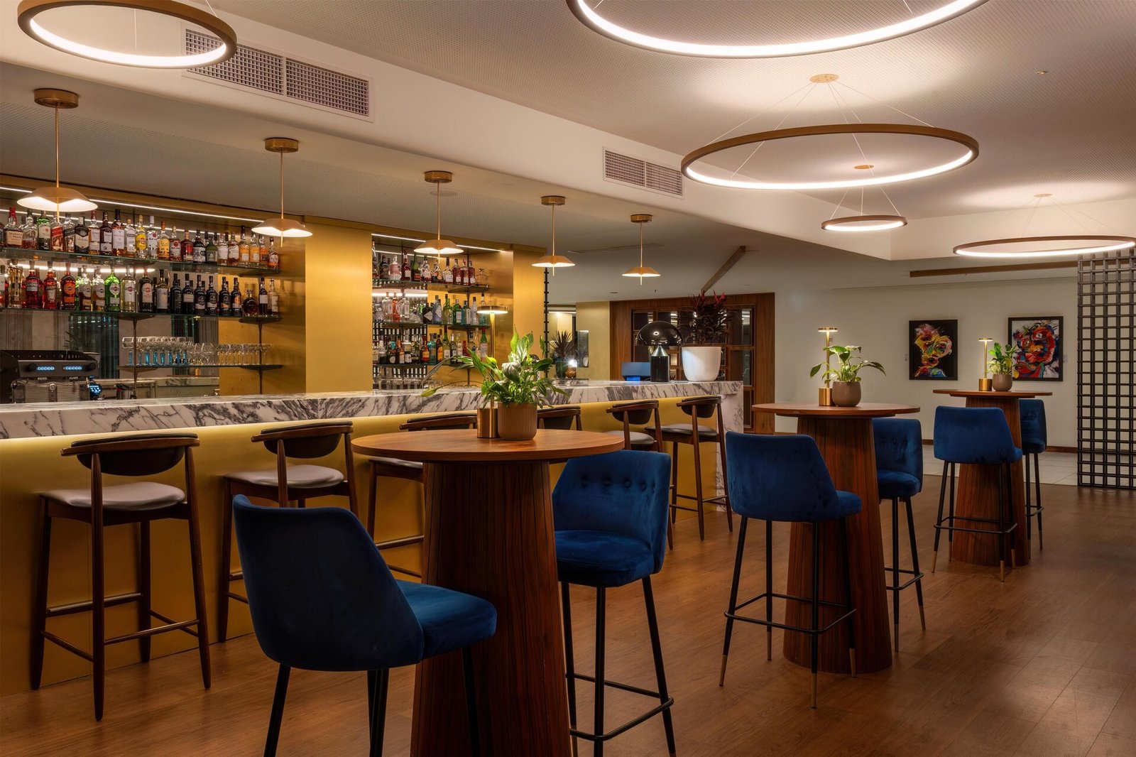 Boeira Garden Hotel Porto Gaia, Curio Collection by Hilton, at the table