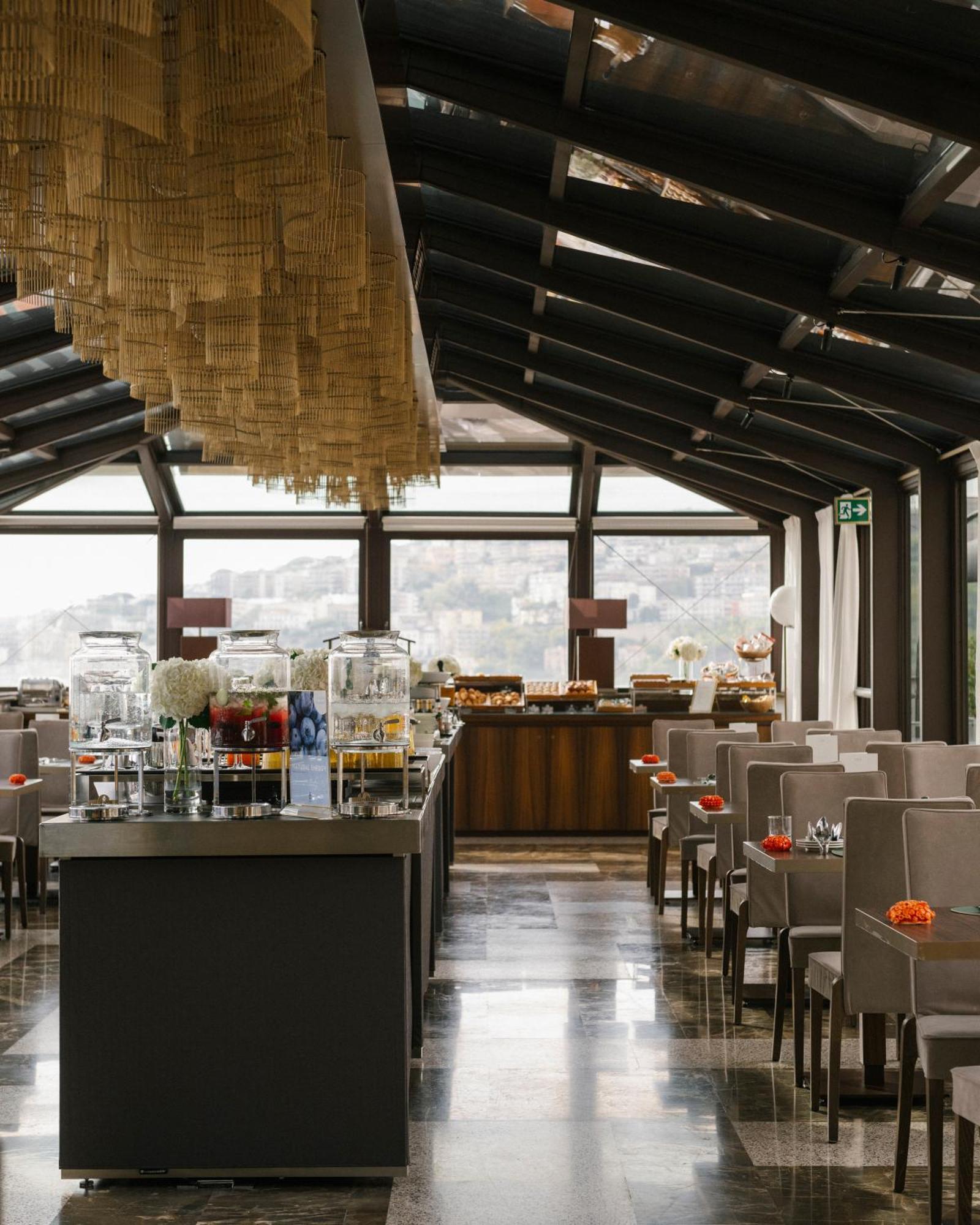 De Bonart Naples, Curio Collection by Hilton, the macphersons rooftop restaurant