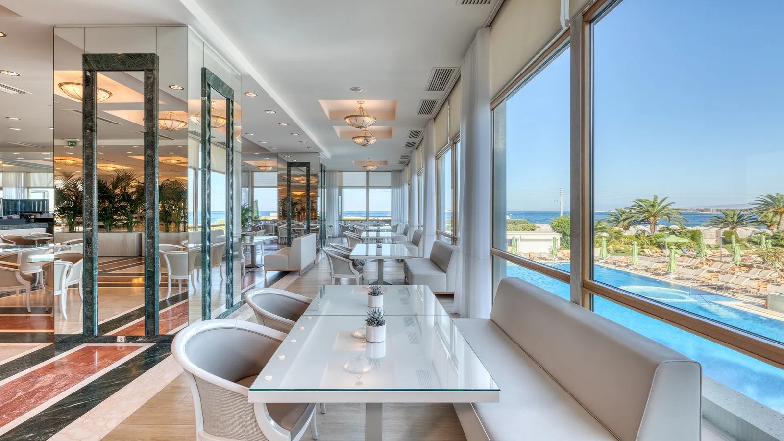 Divani Apollon Palace & Thalasso, at the table
