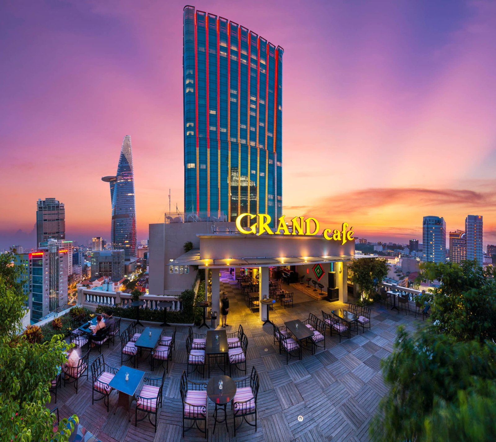 Hotel Grand Saigon, rooftop grand lounge