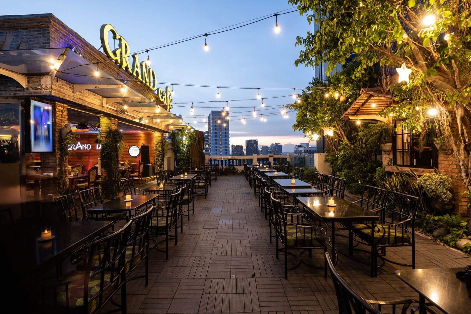 Hotel Grand Saigon, rooftop grand lounge