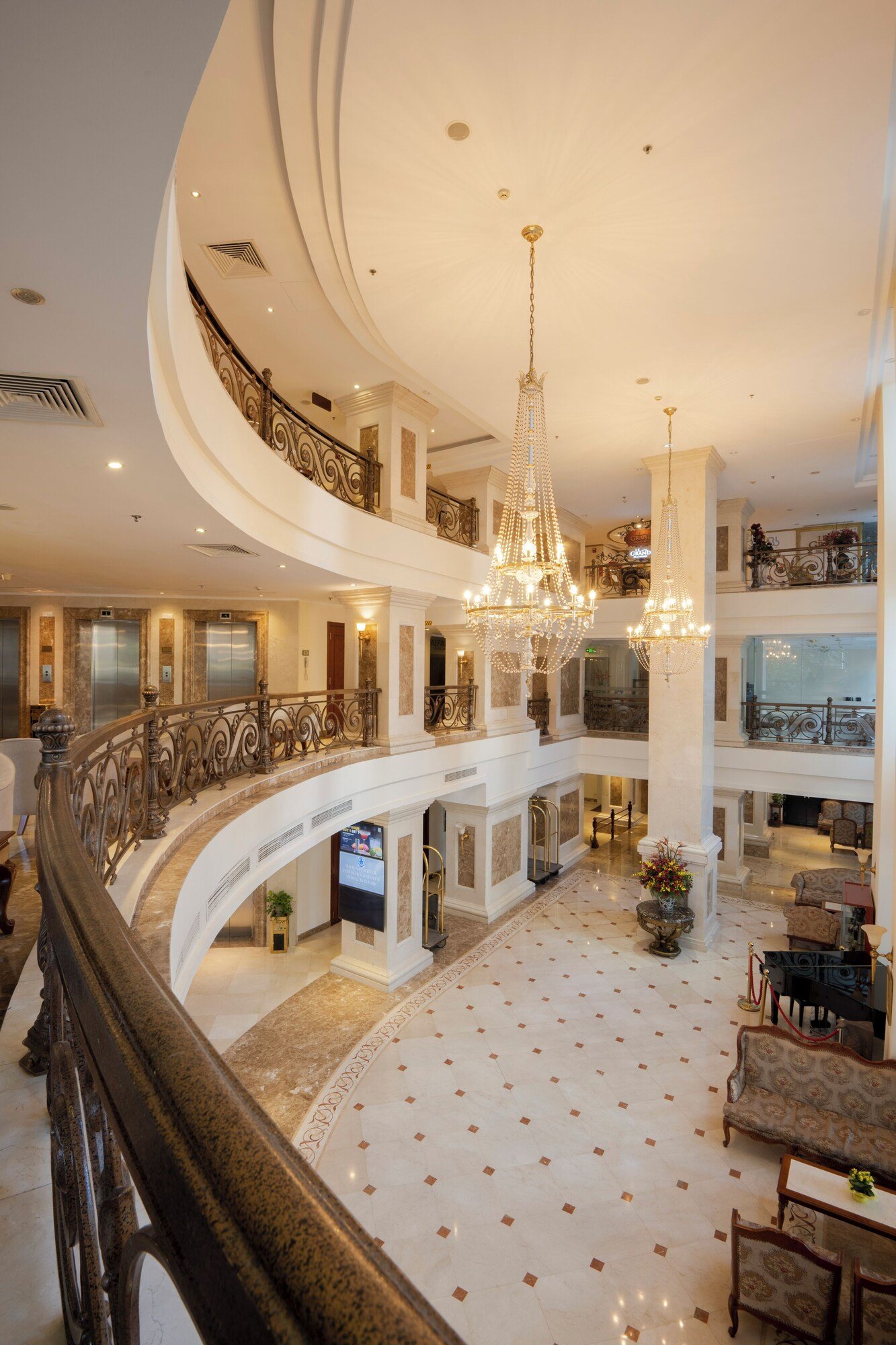 Hotel Grand Saigon — vibe