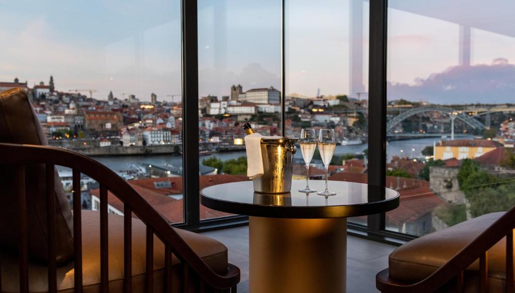 Hilton Porto Gaia, at the table