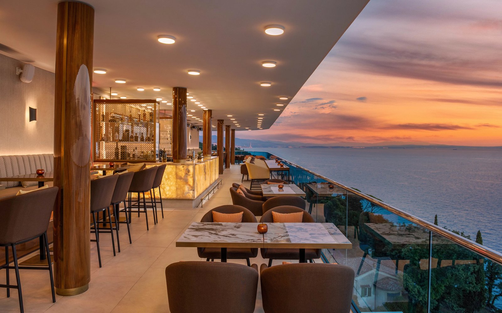 Hilton Rijeka Costabella Beach Resort & Spa, nebo restaurant