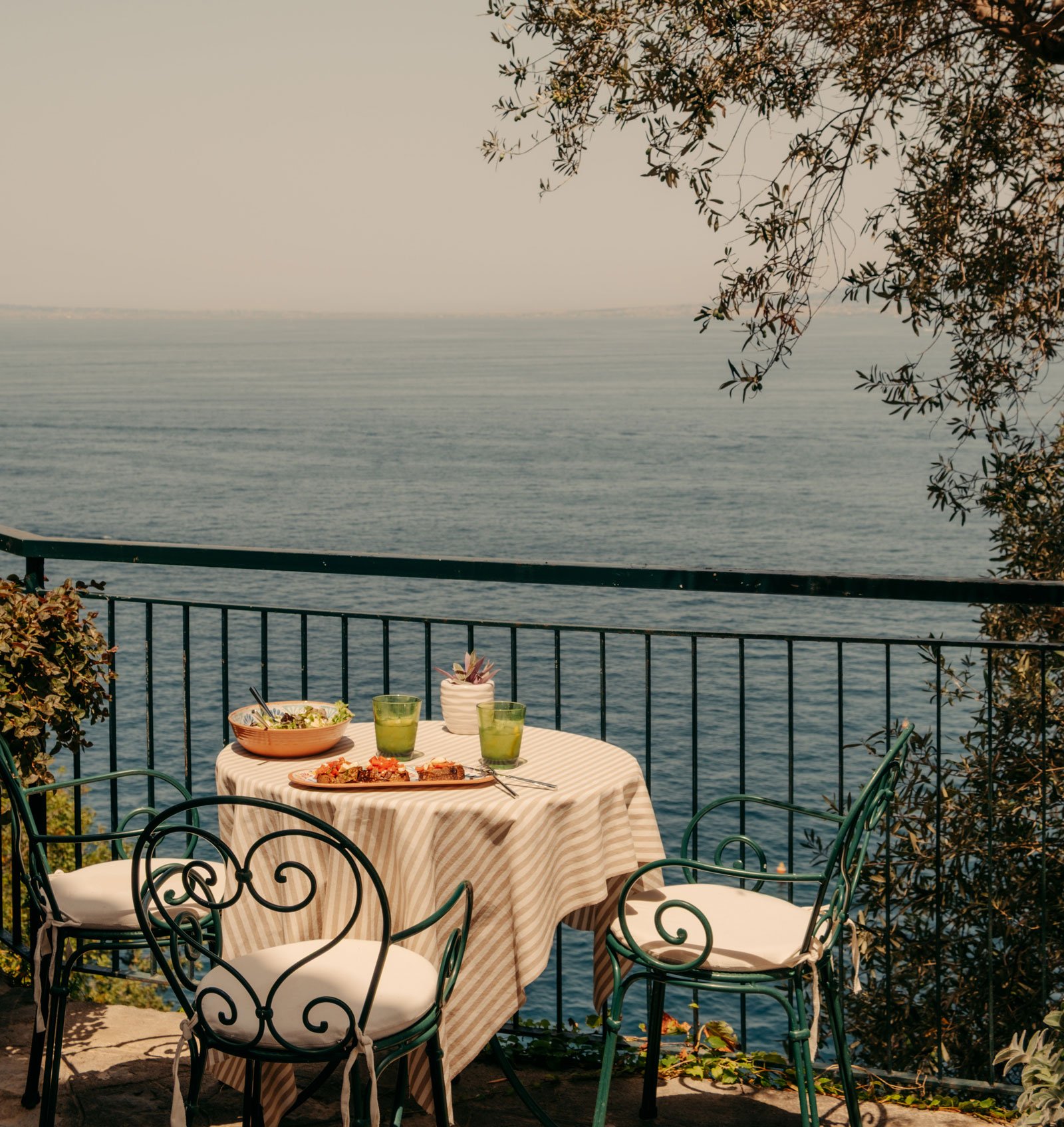 Belair Hotel Sorrento, at the table
