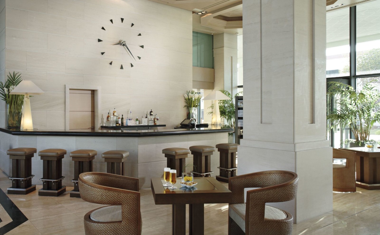 Las Arenas Balneario Resort, lobby bar & terrace