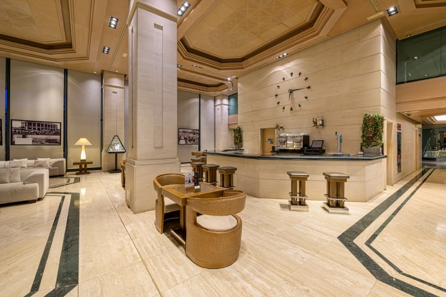 Las Arenas Balneario Resort, lobby bar & terrace