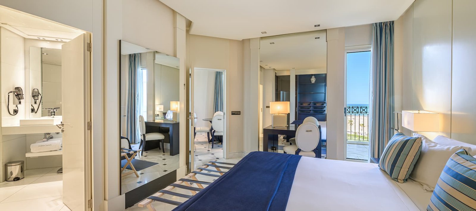 Las Arenas Balneario Resort