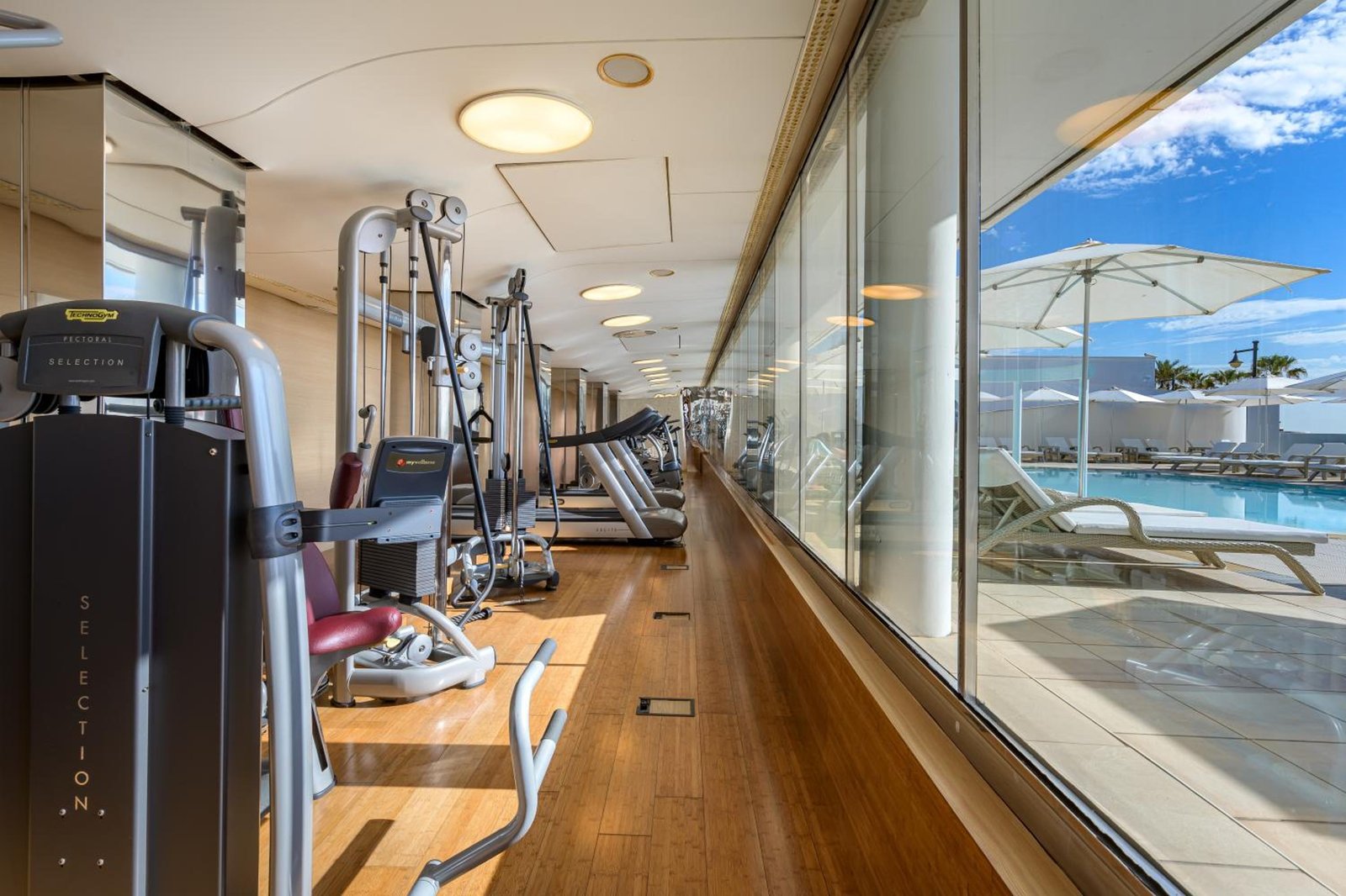 Las Arenas Balneario Resort, the spa and gym