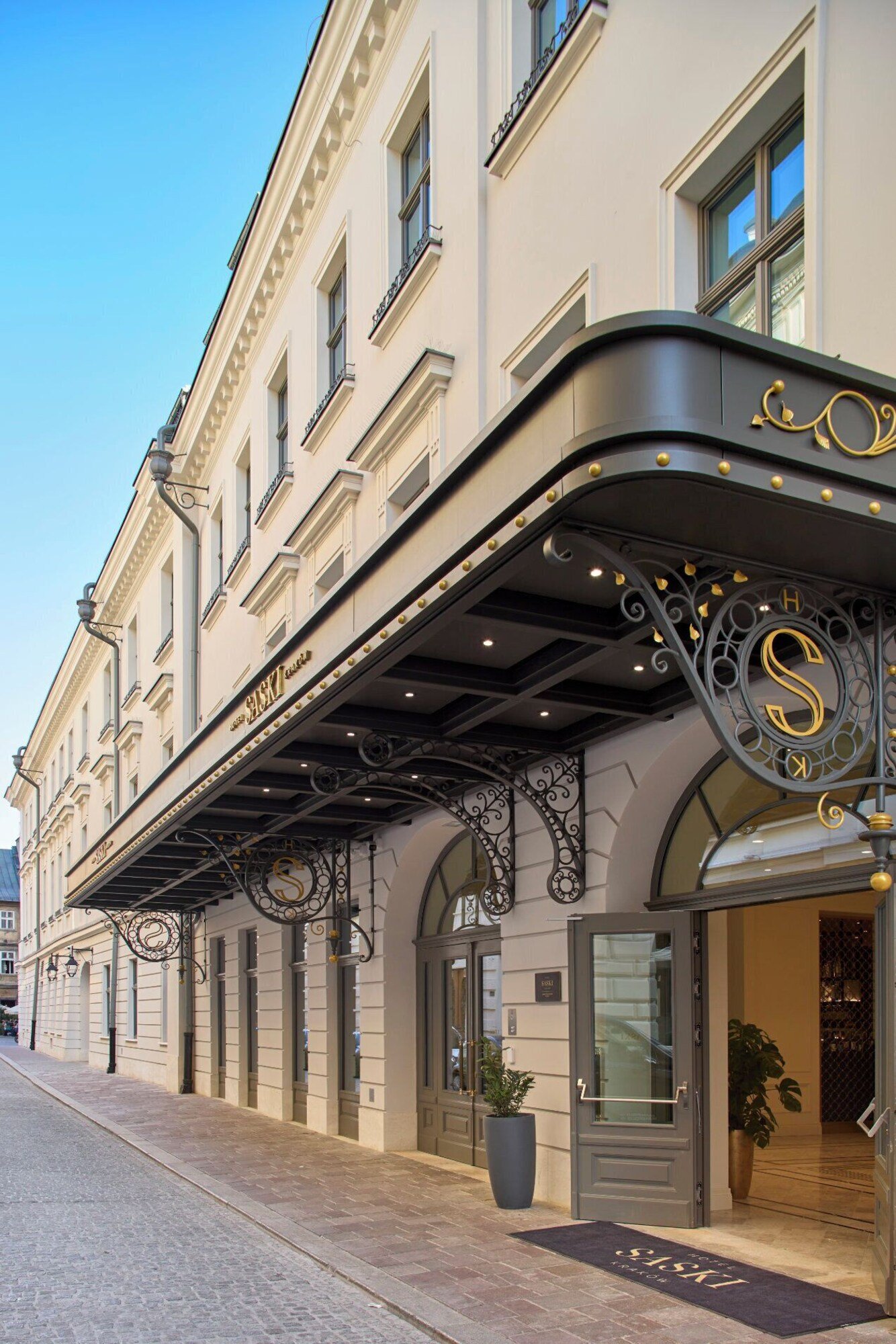 Hotel Saski Krakow, Curio Collection by Hilton, how it began