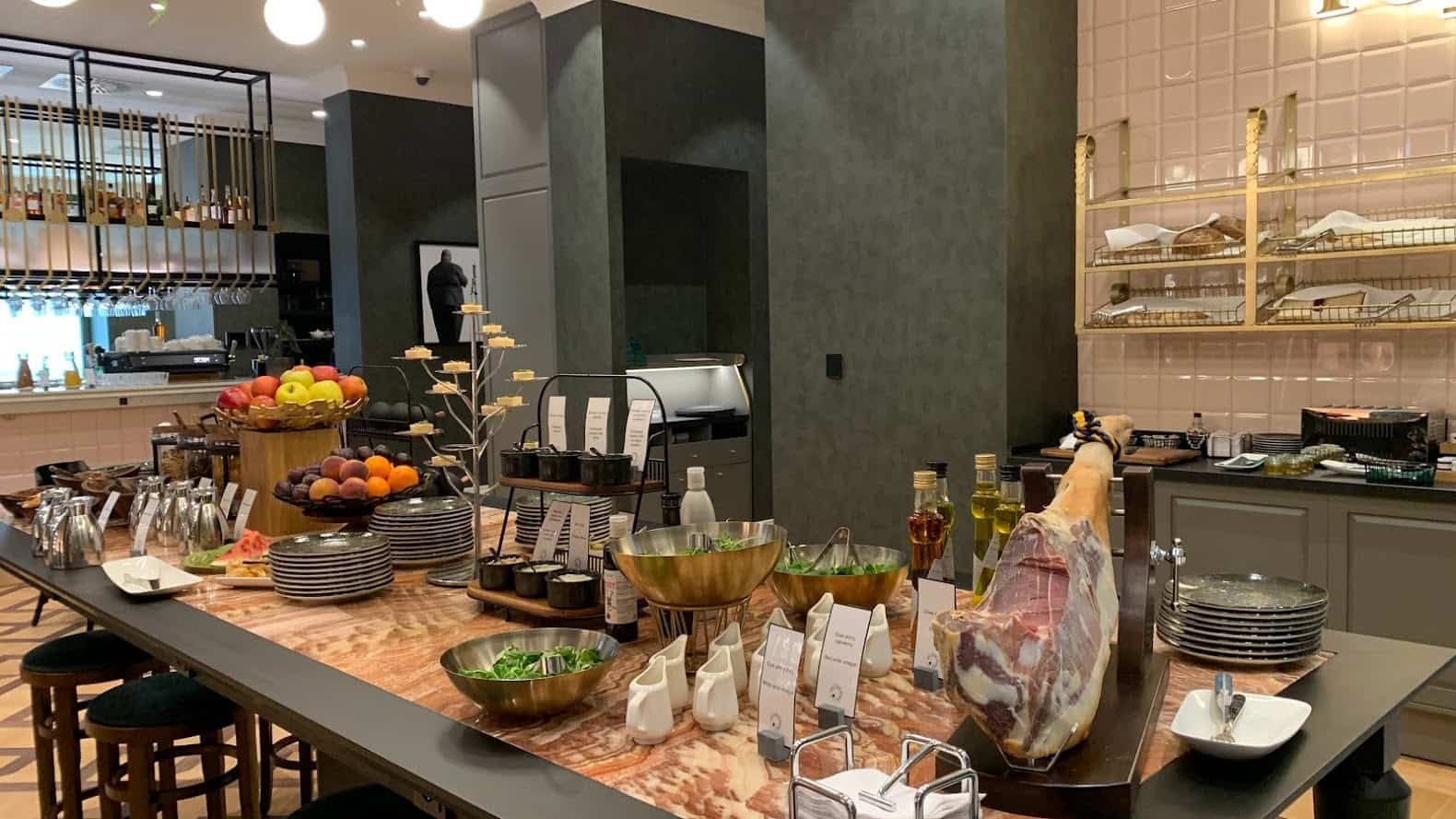 Hotel Saski Krakow, Curio Collection by Hilton, regale bar and restaurant