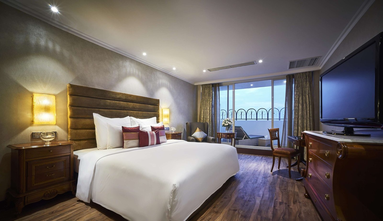 Windsor Plaza Hotel — rooms