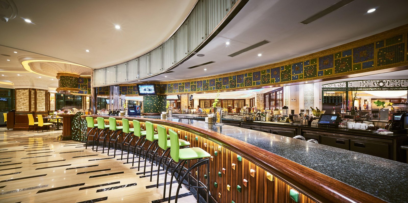 Windsor Plaza Hotel, at the table