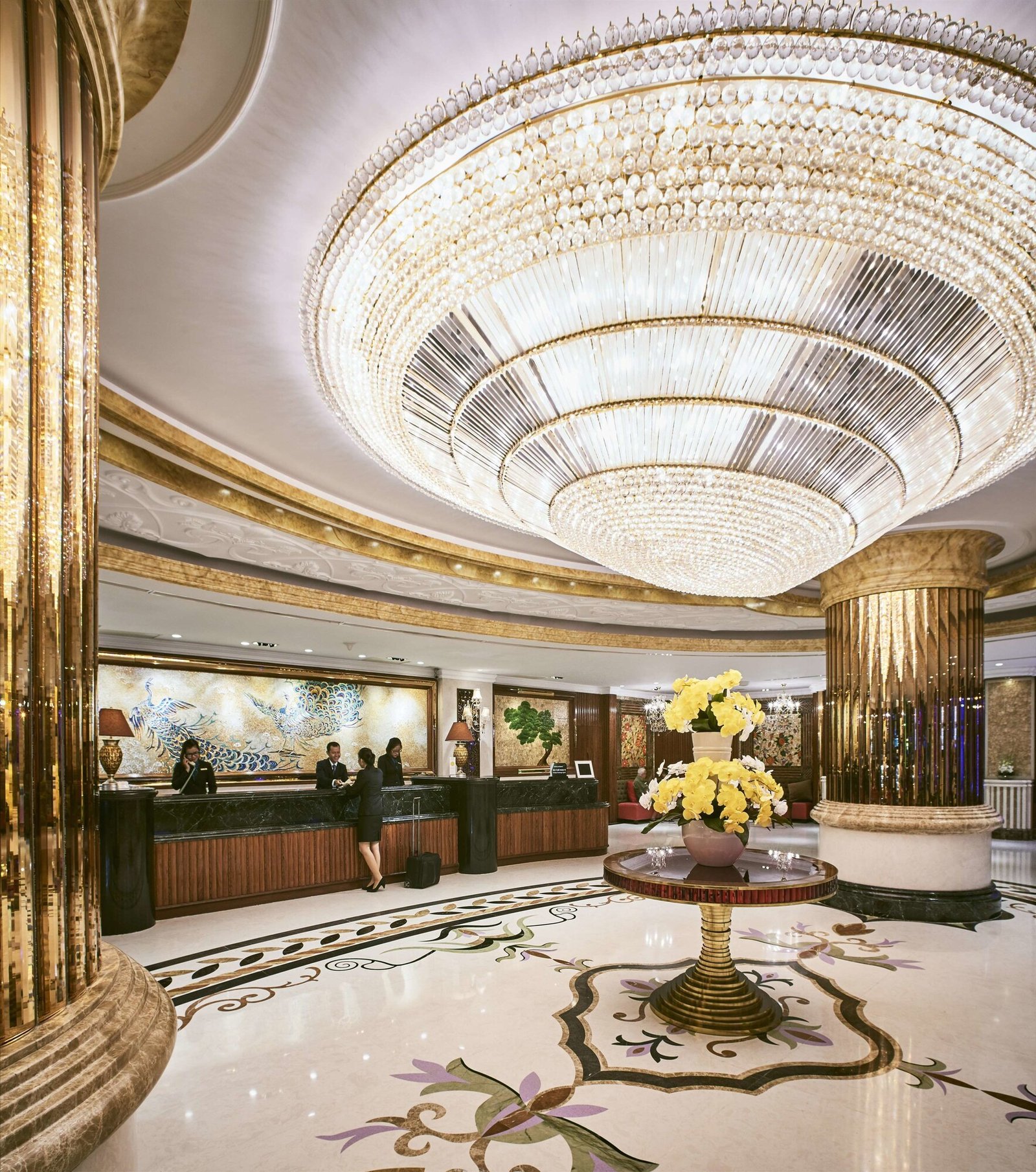 Windsor Plaza Hotel — vibe
