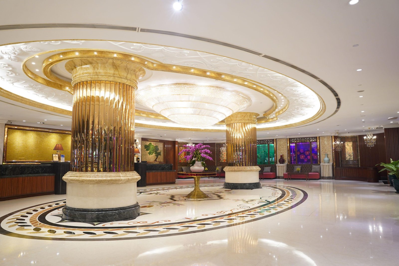 Windsor Plaza Hotel — vibe