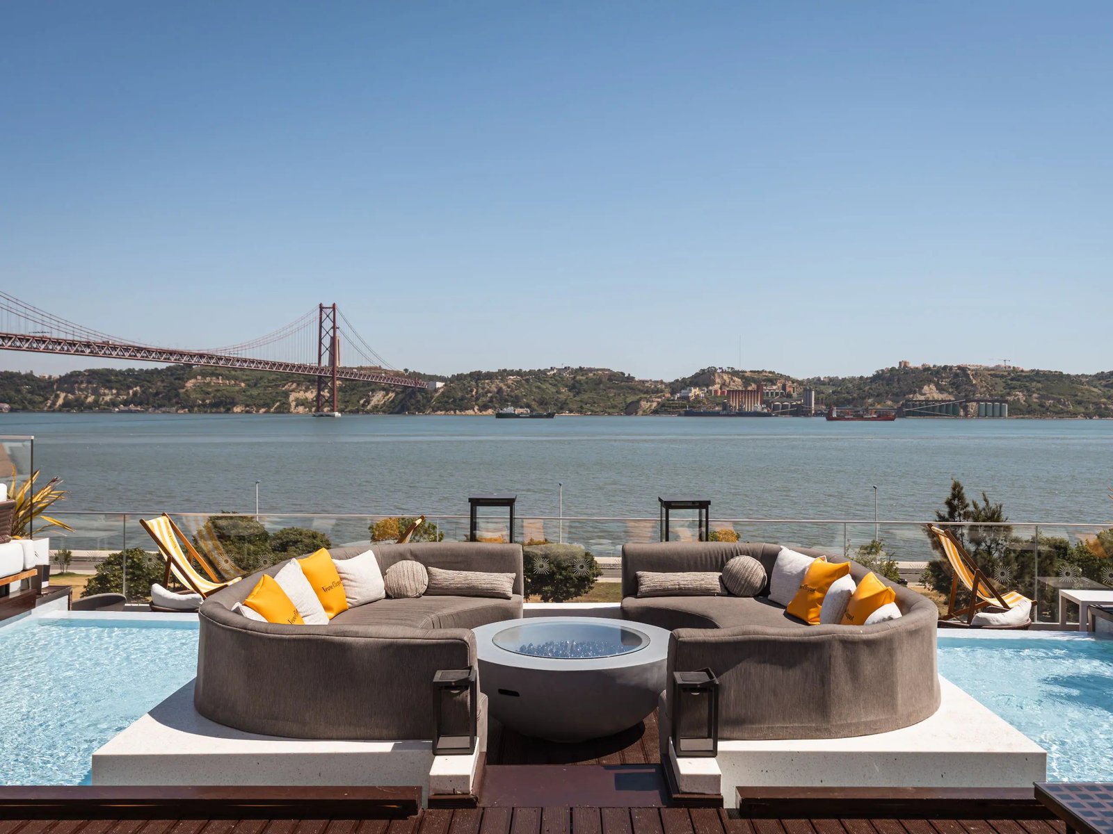 Hyatt Regency Lisbon, icon bar & rooftop