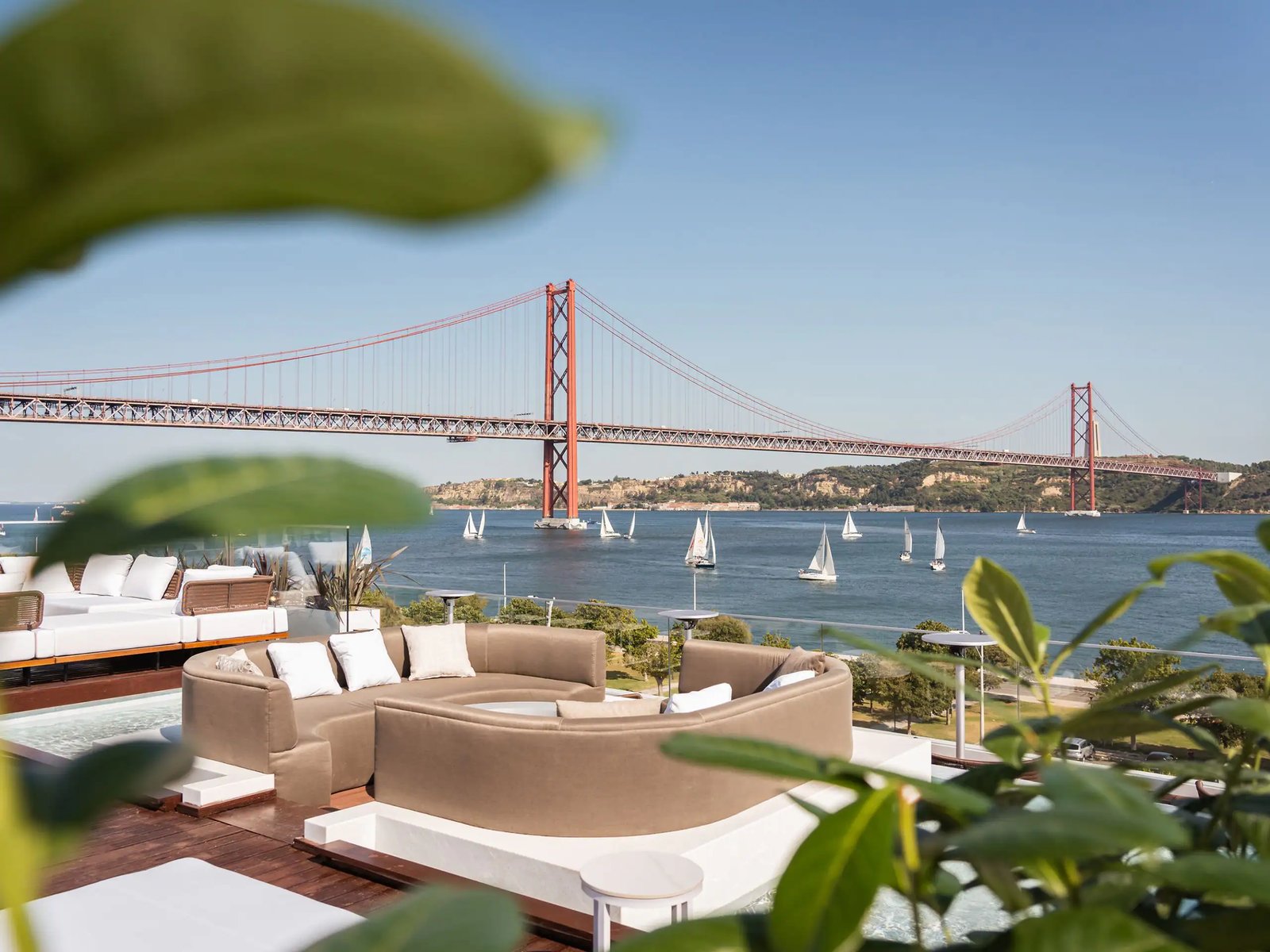 Hyatt Regency Lisbon, icon bar & rooftop