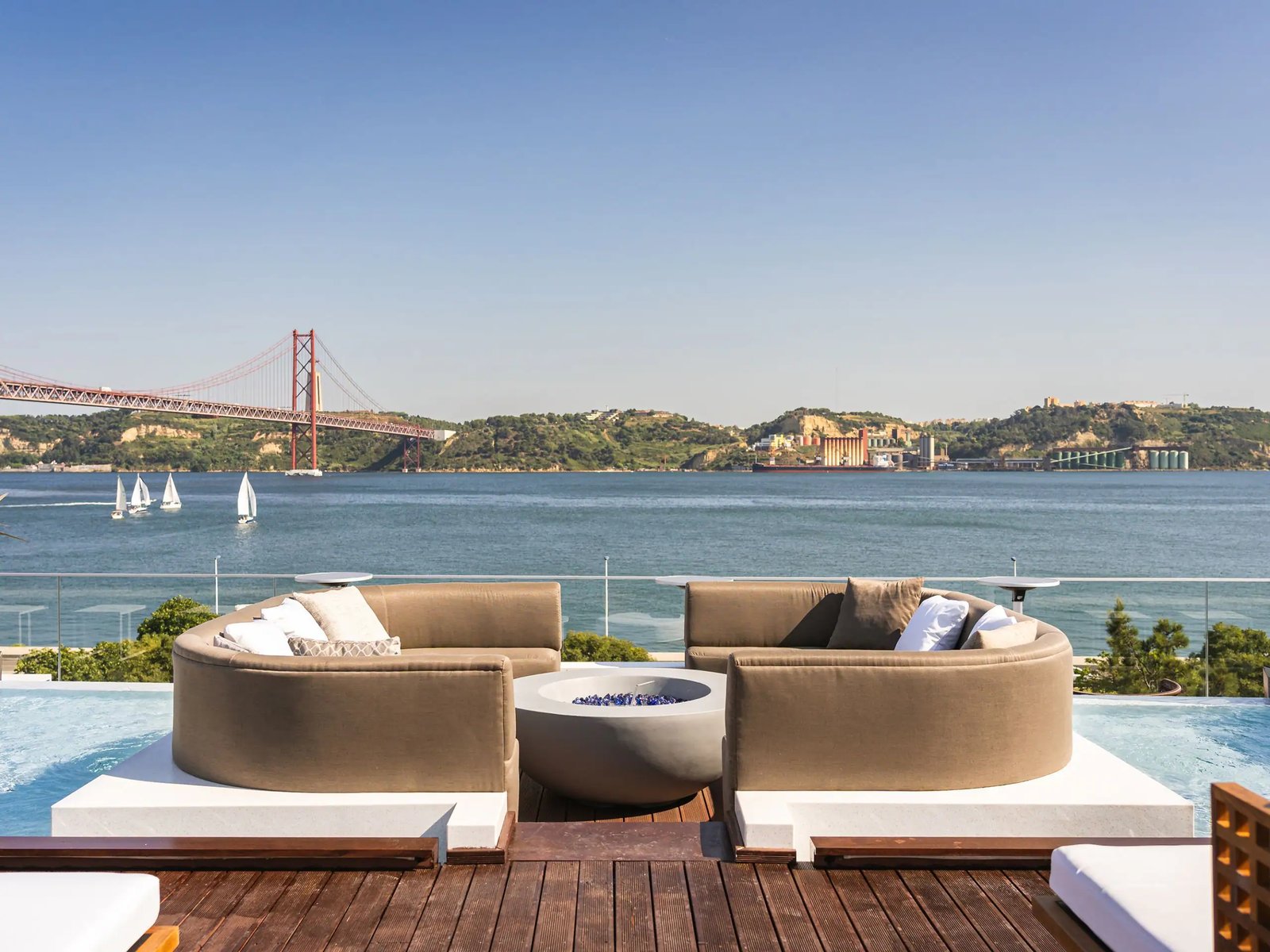 Hyatt Regency Lisbon, icon bar & rooftop