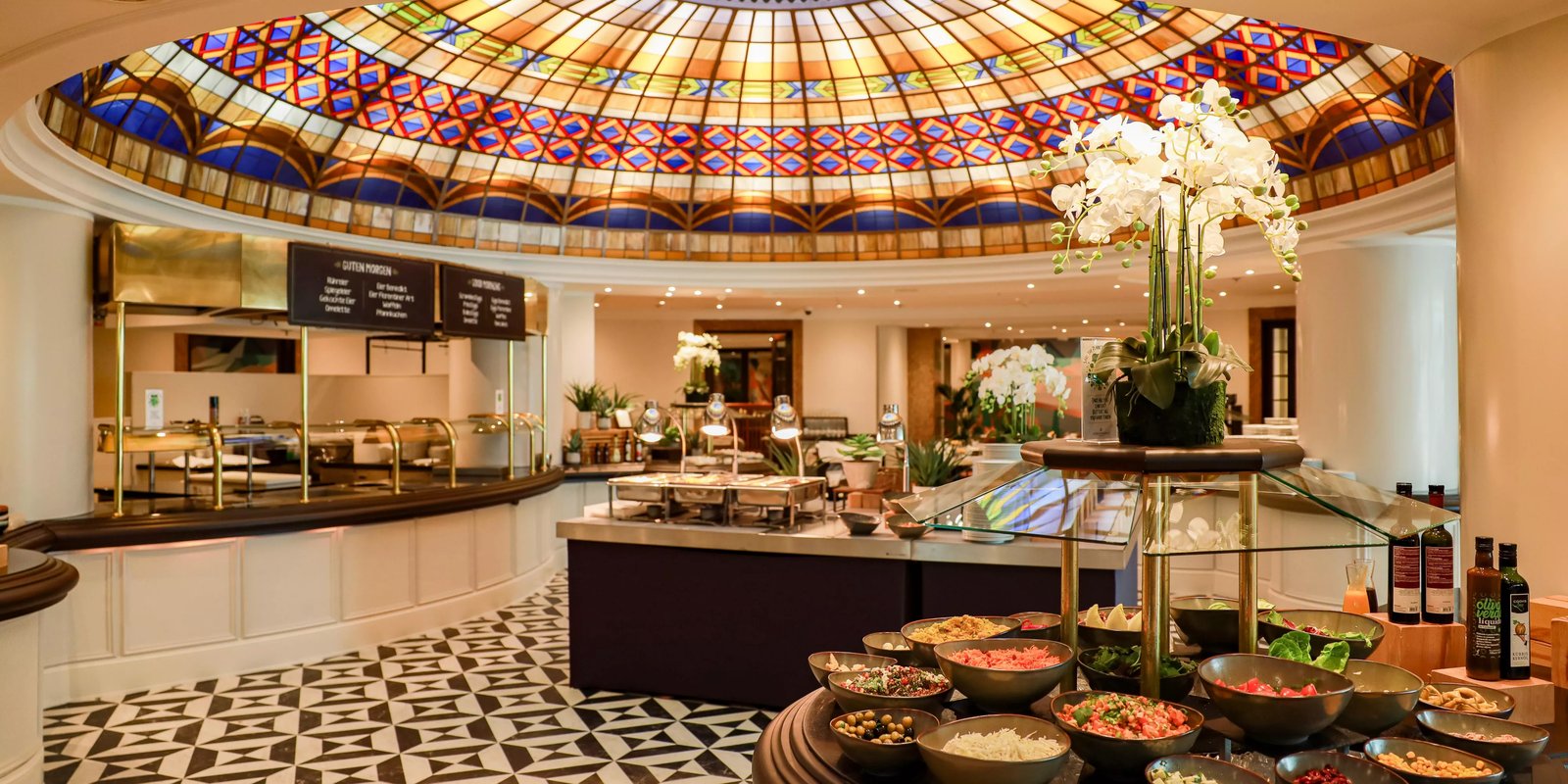 InterContinental Berlin, at the table